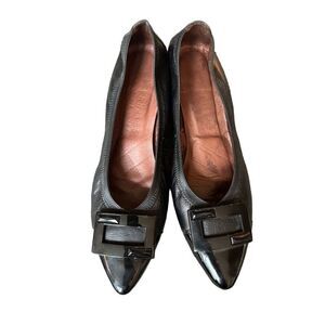 Hispanitas Omega Pump with Buckle Detail